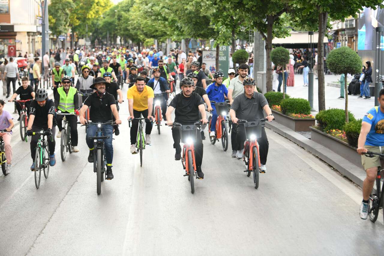 Avrupa Bisiklet Başkenti Konya’da binlerce kişi pedal çevirdi 9